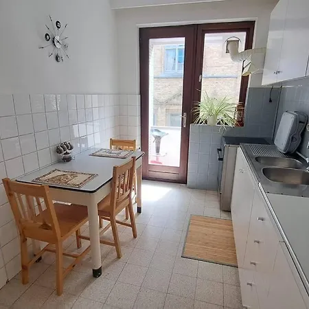 Lumineux De 80 M2 , 2 Chambres , Position , 5 Min A Pied De La , De La Gare , Du Centre Commercial Et Des Restaurants *