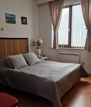 Daire Lumineux De 80 M2 , 2 Chambres , Position , 5 Min A Pied De La , De La Gare , Du Centre Commercial Et Des Restaurants *