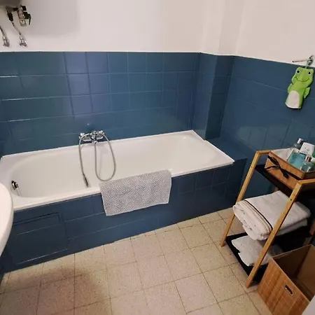 Lumineux De 80 M2 , 2 Chambres , Position , 5 Min A Pied De La , De La Gare , Du Centre Commercial Et Des Restaurants *